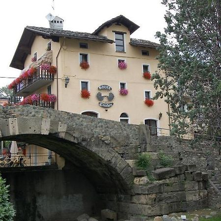 Hotel Cecchin アオスタ エクステリア 写真