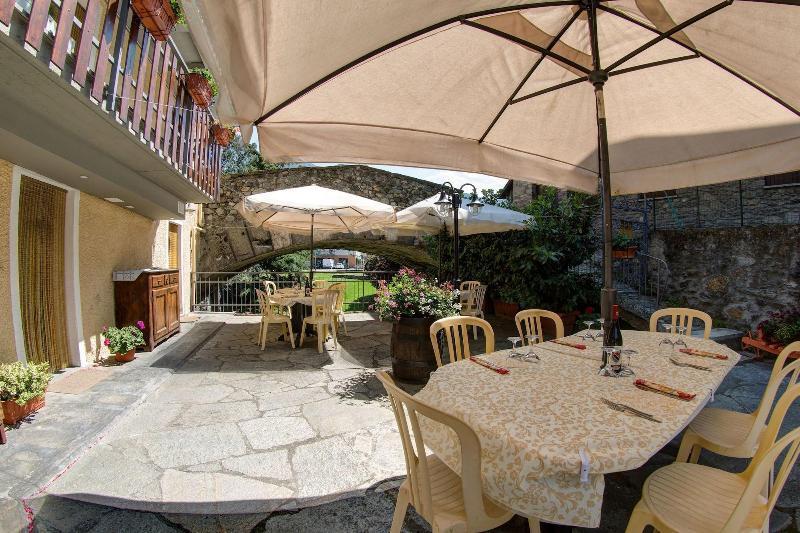 Hotel Cecchin アオスタ エクステリア 写真