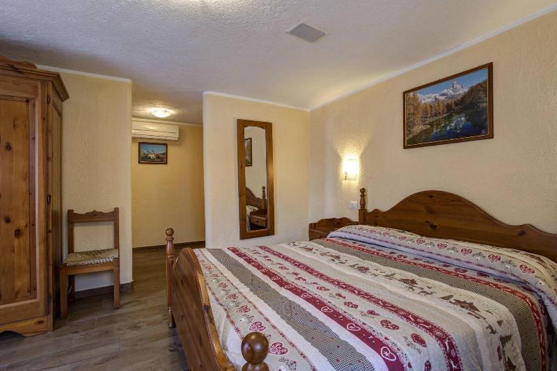 Hotel Cecchin アオスタ エクステリア 写真