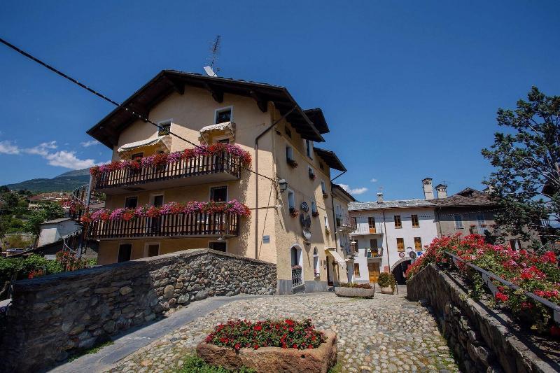 Hotel Cecchin アオスタ エクステリア 写真