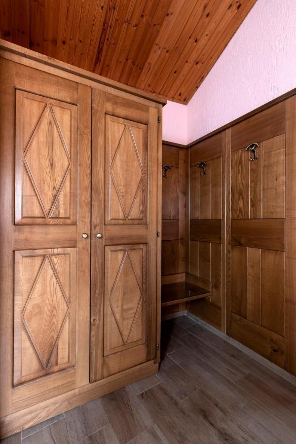 Hotel Cecchin アオスタ エクステリア 写真