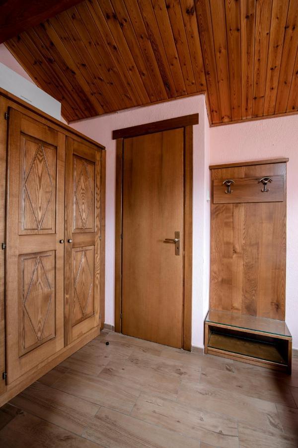 Hotel Cecchin アオスタ エクステリア 写真