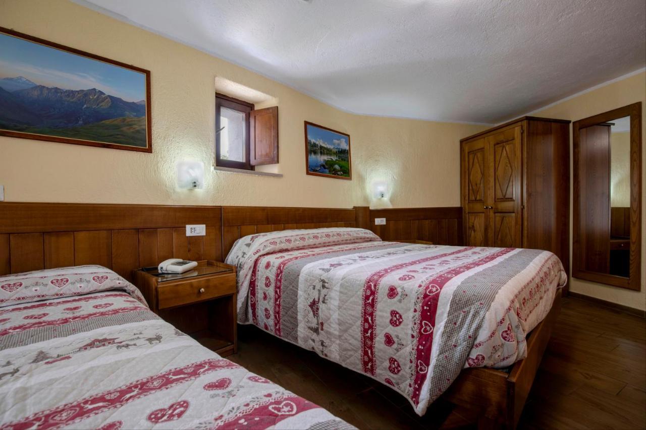 Hotel Cecchin アオスタ エクステリア 写真