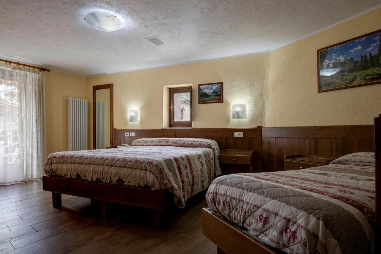 Hotel Cecchin アオスタ エクステリア 写真