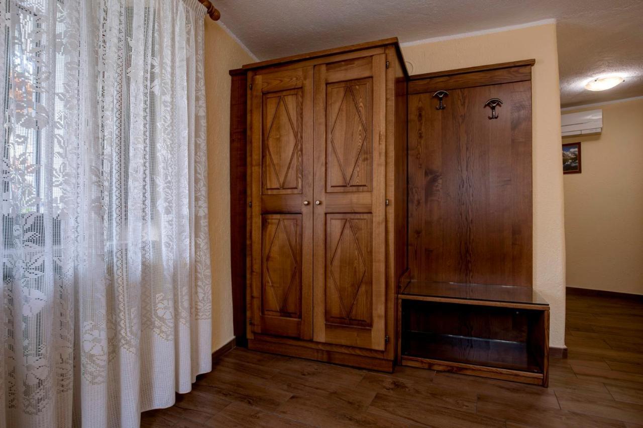 Hotel Cecchin アオスタ エクステリア 写真