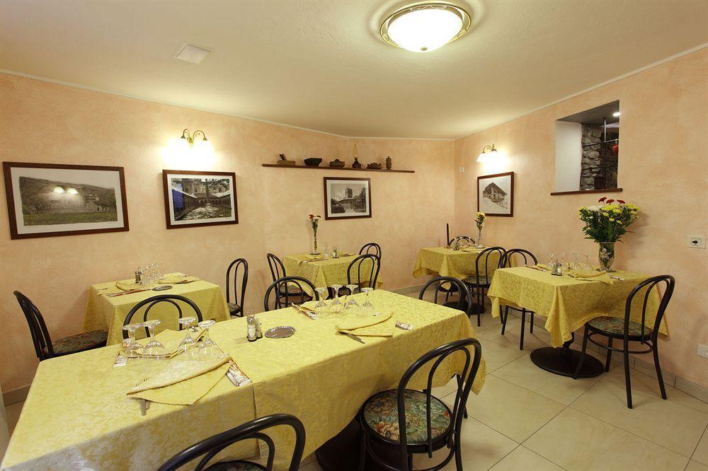 Hotel Cecchin アオスタ エクステリア 写真