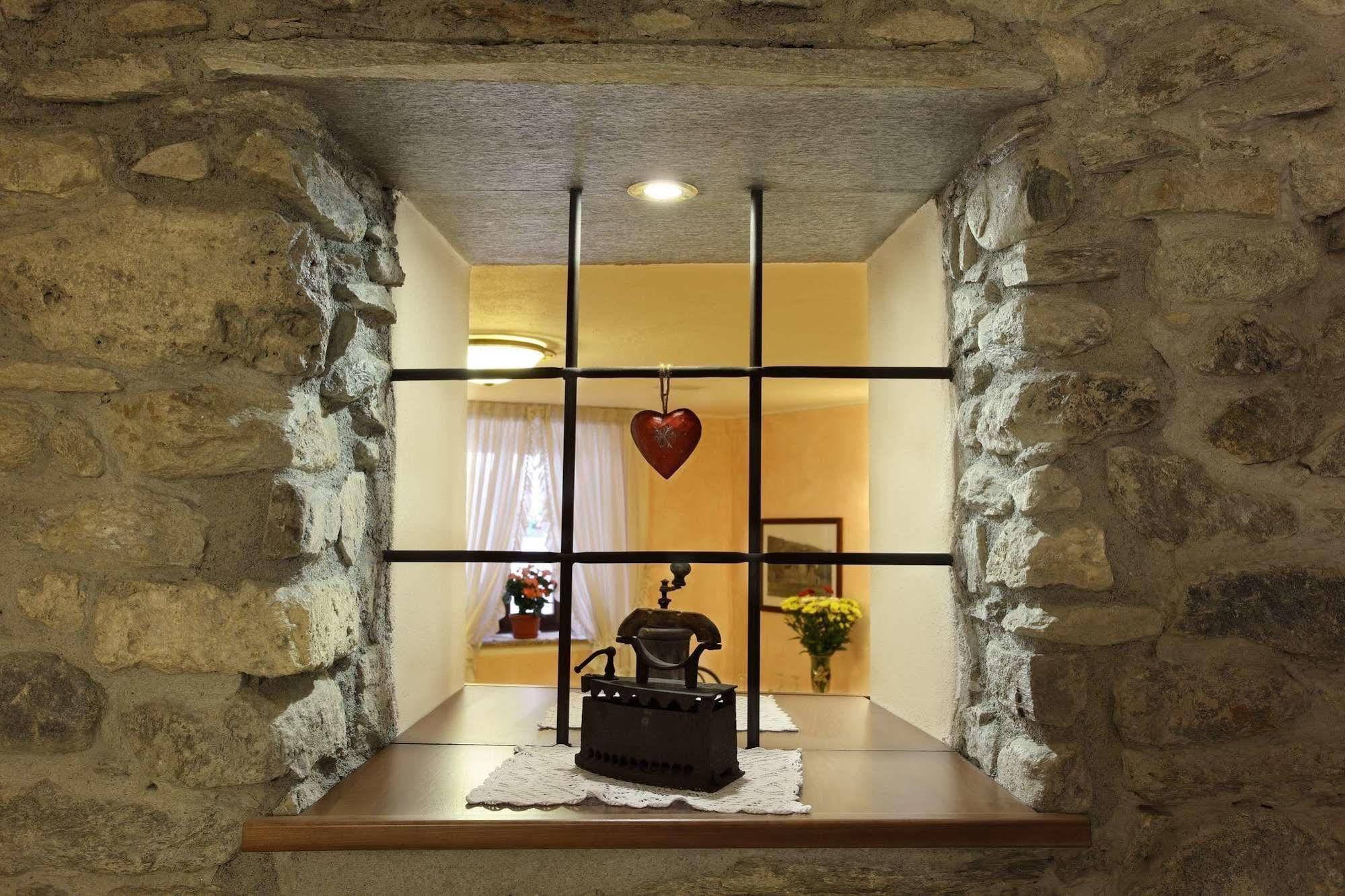 Hotel Cecchin アオスタ エクステリア 写真