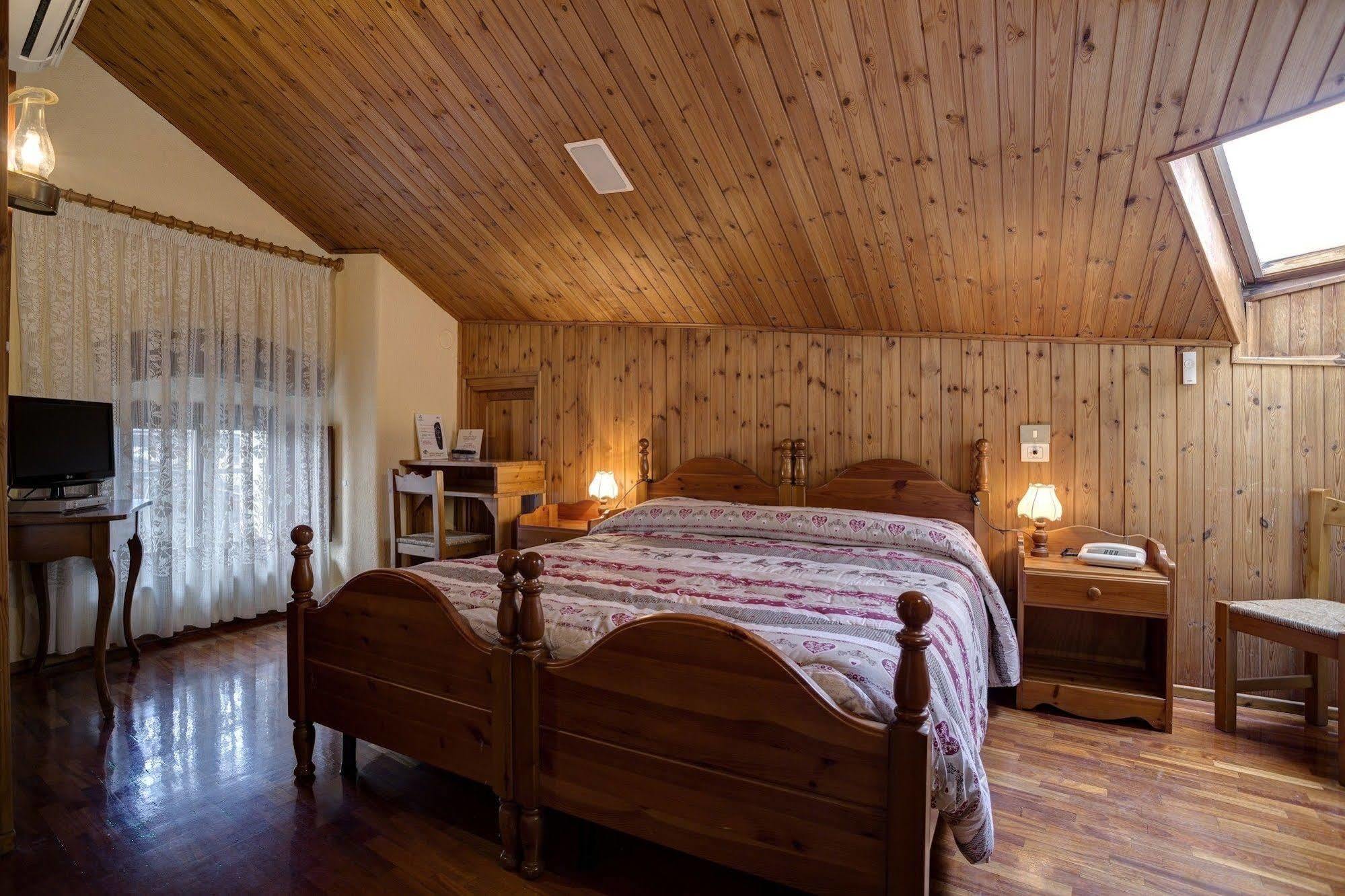 Hotel Cecchin アオスタ エクステリア 写真