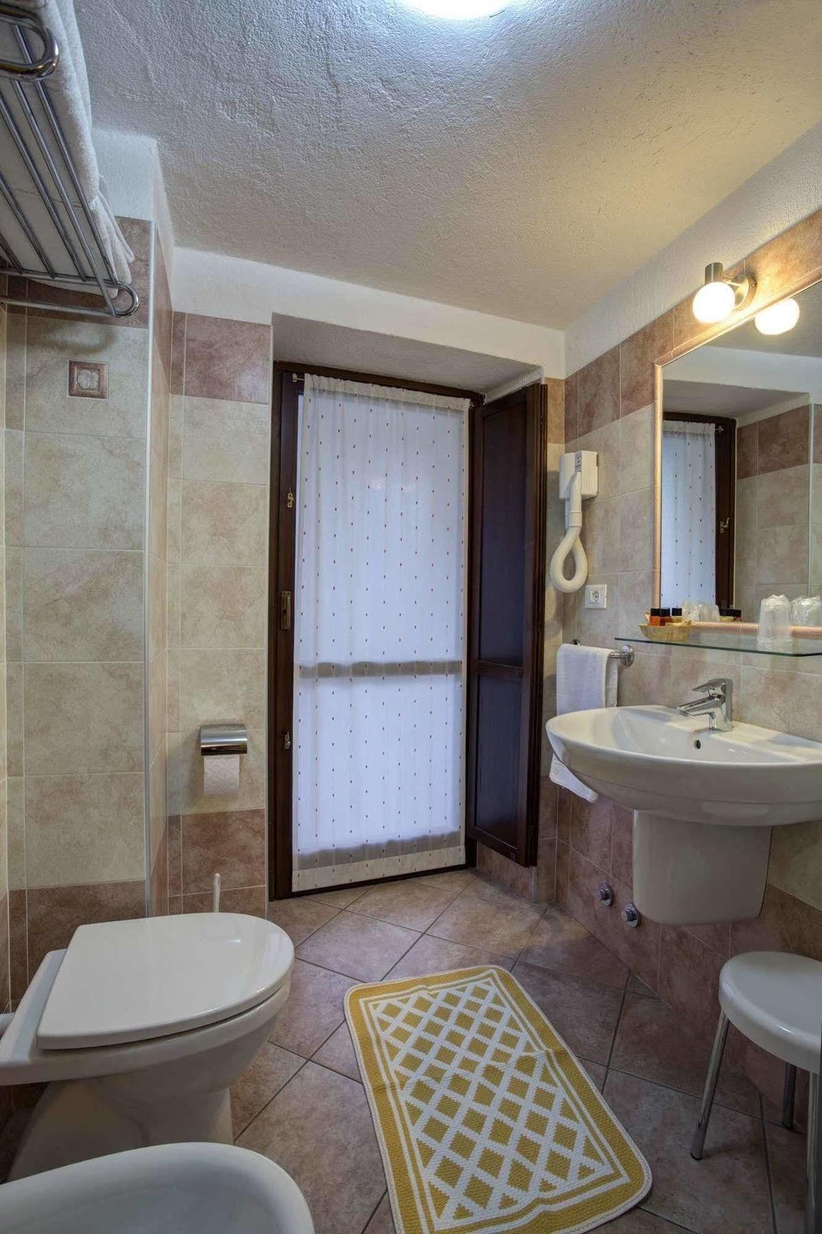 Hotel Cecchin アオスタ エクステリア 写真