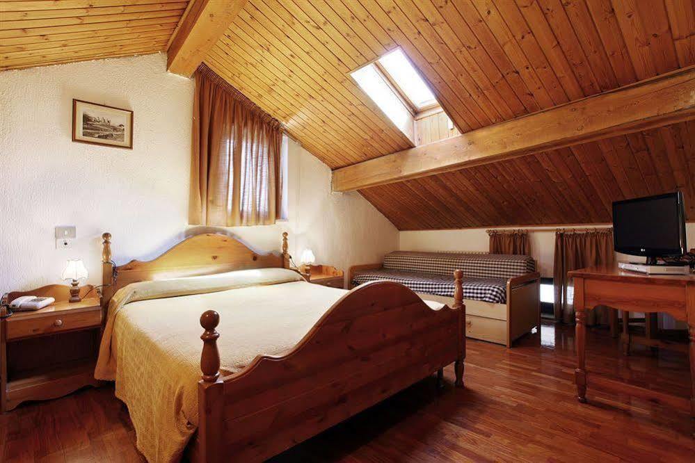 Hotel Cecchin アオスタ エクステリア 写真